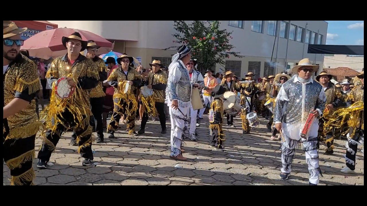 Congo Padre Liberio Chegando Com Coroa Santa E Reis, Festa De Reinado Em Leandro Ferreira, 2023