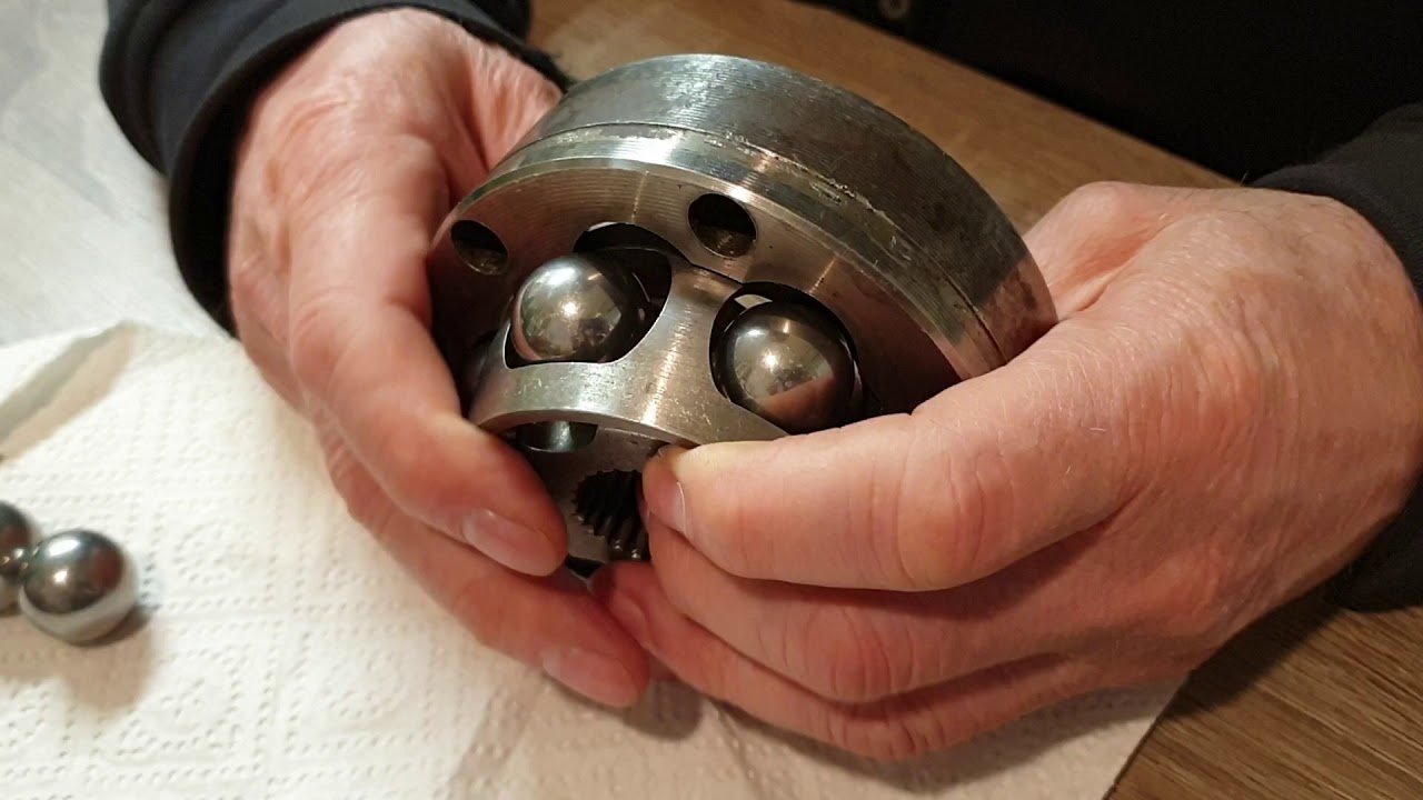 VW T4 Antriebsgelenk Kugeln getriebeseitig herausgerutscht - wiedereinsetzen.
