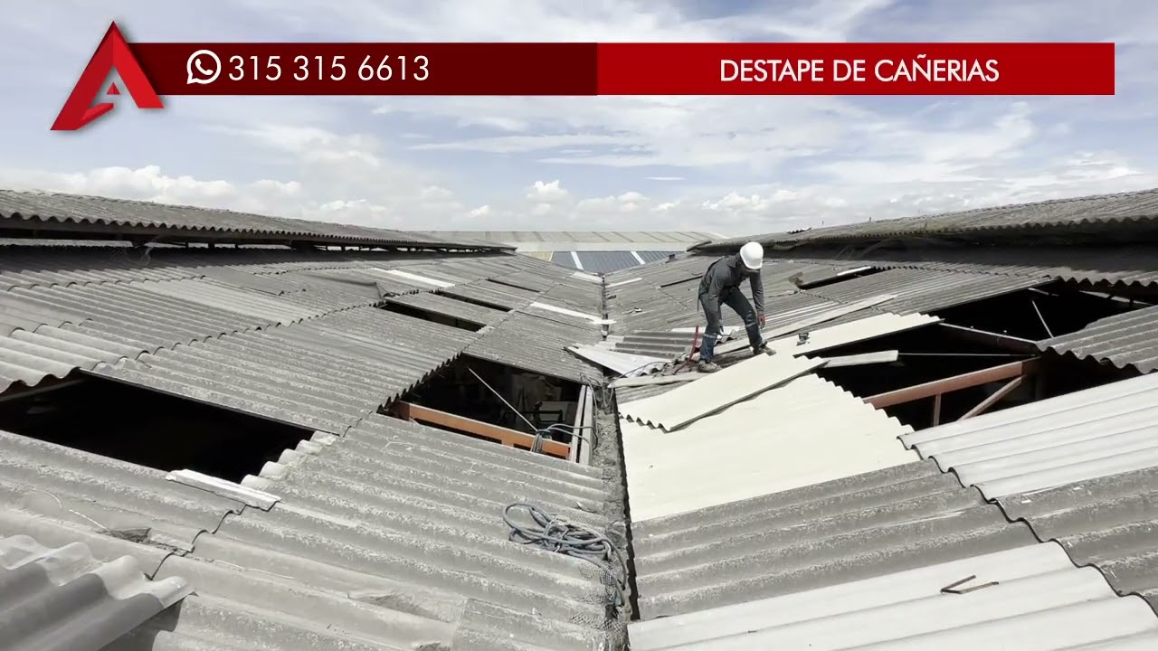 Restauración de Tejado Completo: Retirada de Tejas Viejas e Instalación de Cubierta Nueva