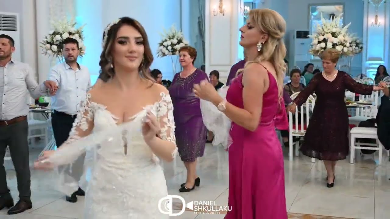 Fredi Kasemllari Vallja e Xhaxhait kolazh popullor live  -Dasma Sonja & Igli 17 qershor 2023