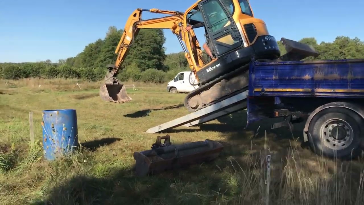 Koparka Hyundai 50 CR -9A zjazd z samochodu  pęknięcie najazdu cresh