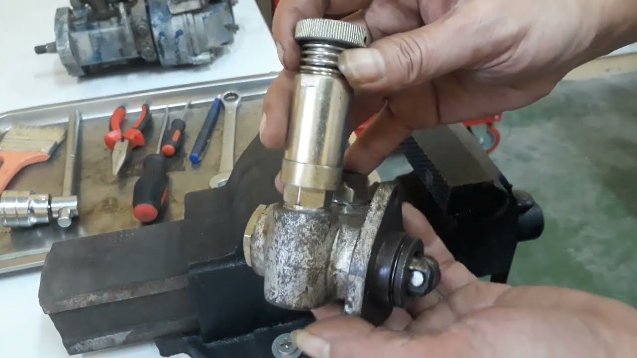 Bạn có biết - Bơm nhiên liệu ô tô kiểu piston cấu tạo và làm việc như thế nào?