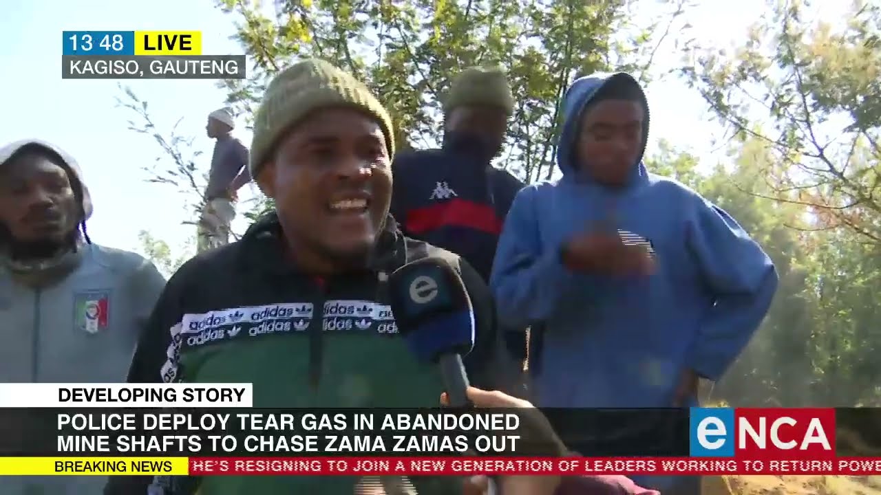 Kagiso residents block roads
