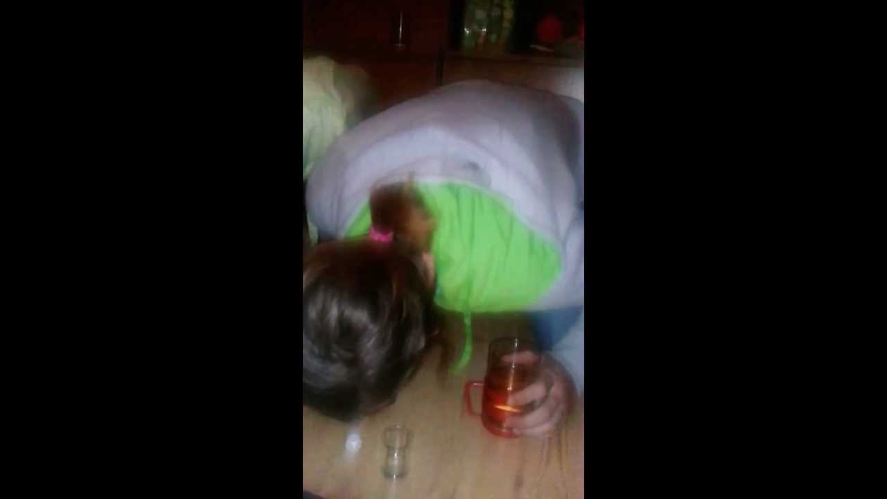 Gaba - picie w&oacute;dki bez użycia rąk - AlkoChińczyk! ;D