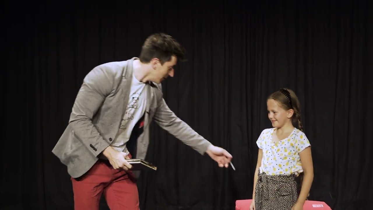 Spectacle enfant 'un instant de type magie ' Julien Sonjon