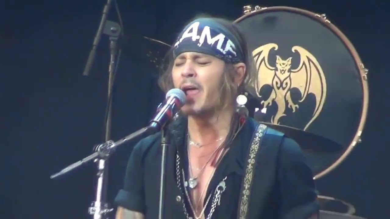 The Hollywood Vampires - Johnny Depp sings Heroes of David Bowie