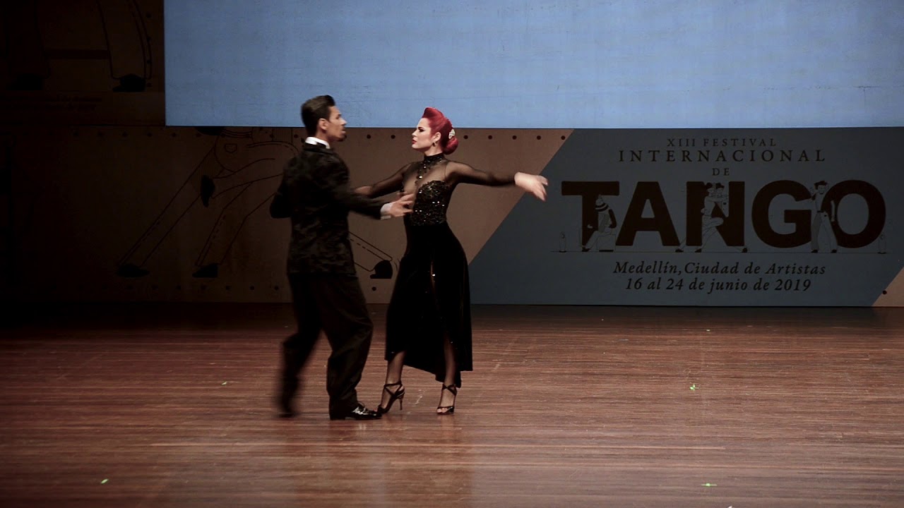 ANDRES FELIPE URAN Y ESTEFANIA ARANGO CAMPEONES DE TANGO ESCENARIO FESTIVAL DE MEDELLIN 2019