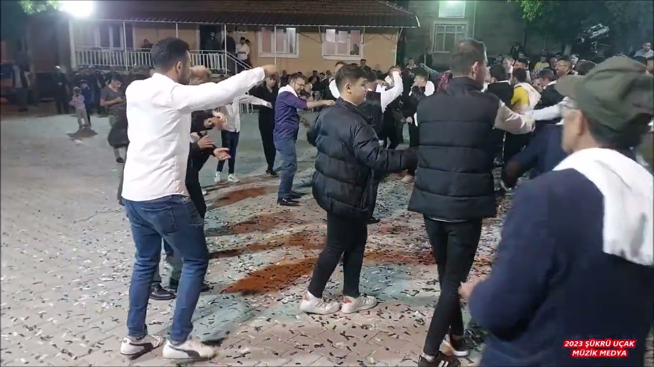Of of Çaldığım bağlama İzmirin narı gibi Kıyıdan aştagel-Birde gel ikide gel-Deg Ahmet taş HD KLİP