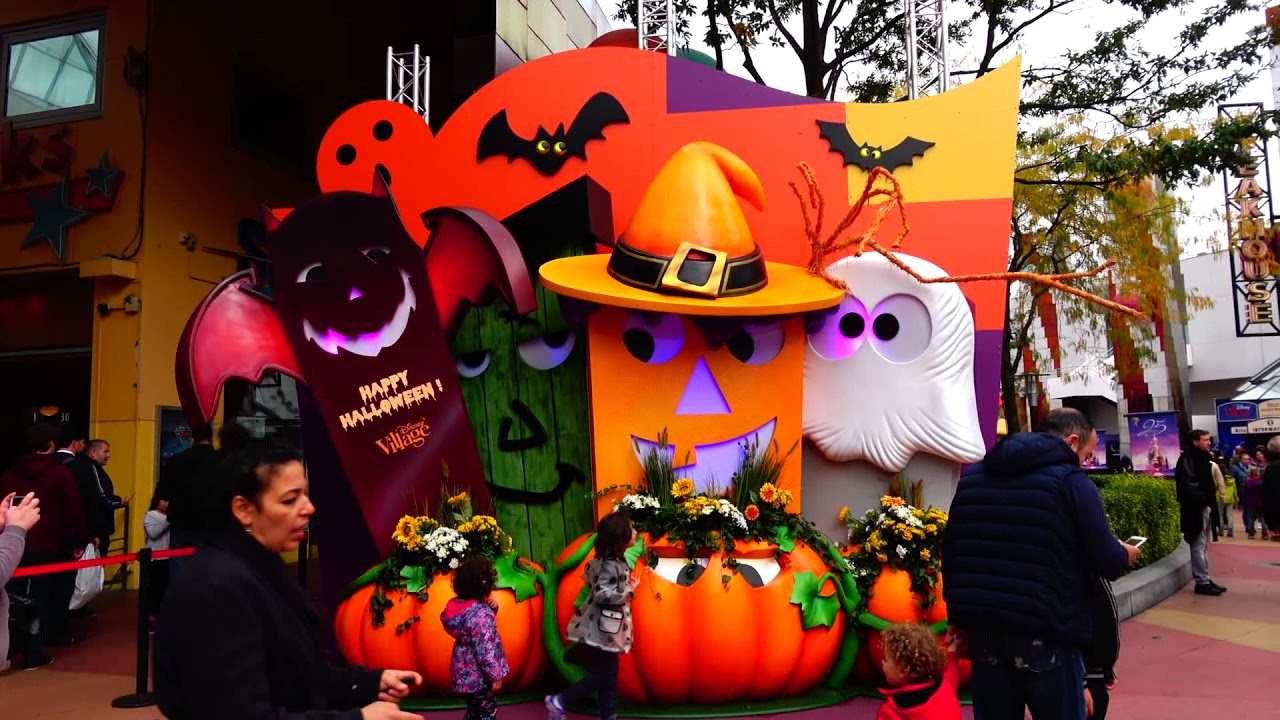 Halloween Decorations part 3, Disneyland Paris