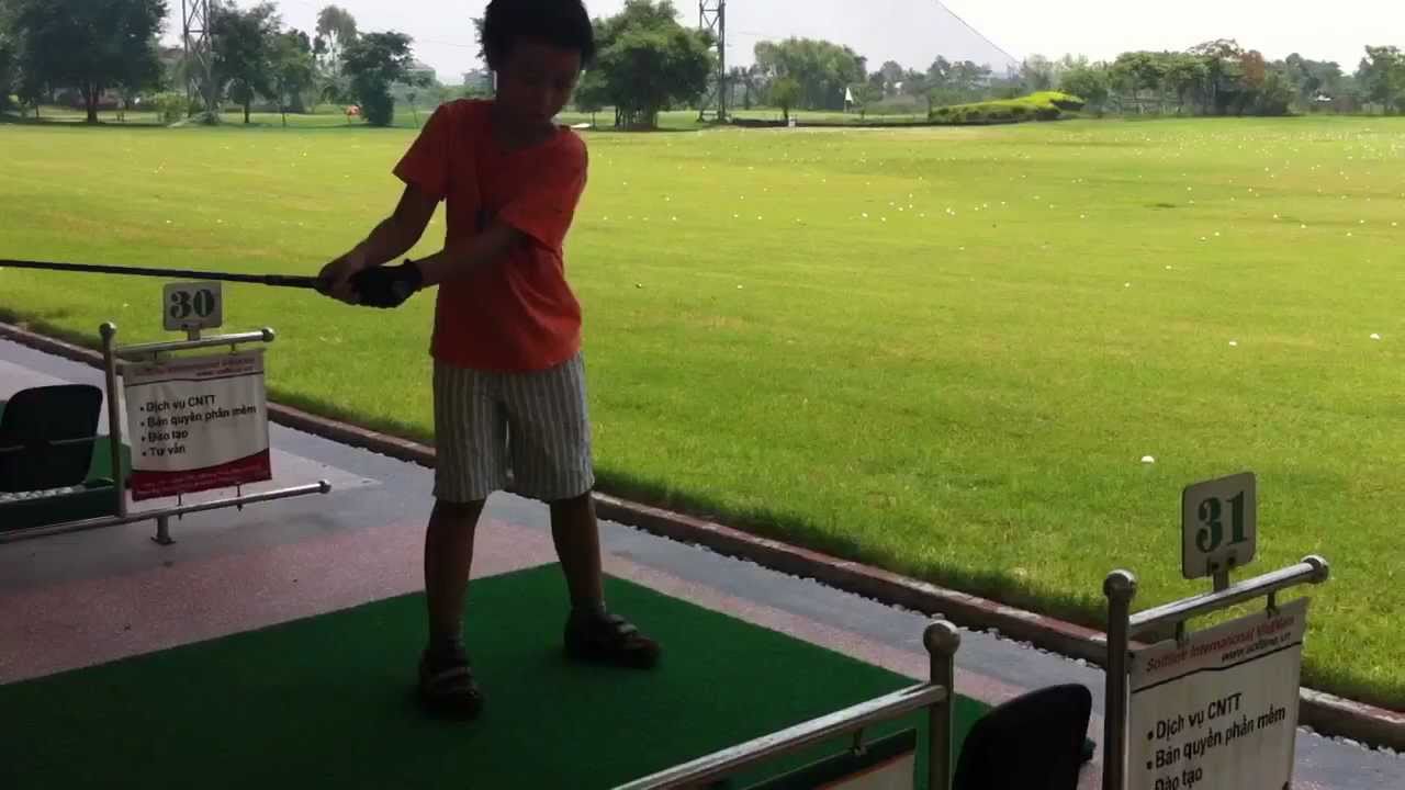 Gau golfing Day 03 at Đảo Sen - Kid plays golf