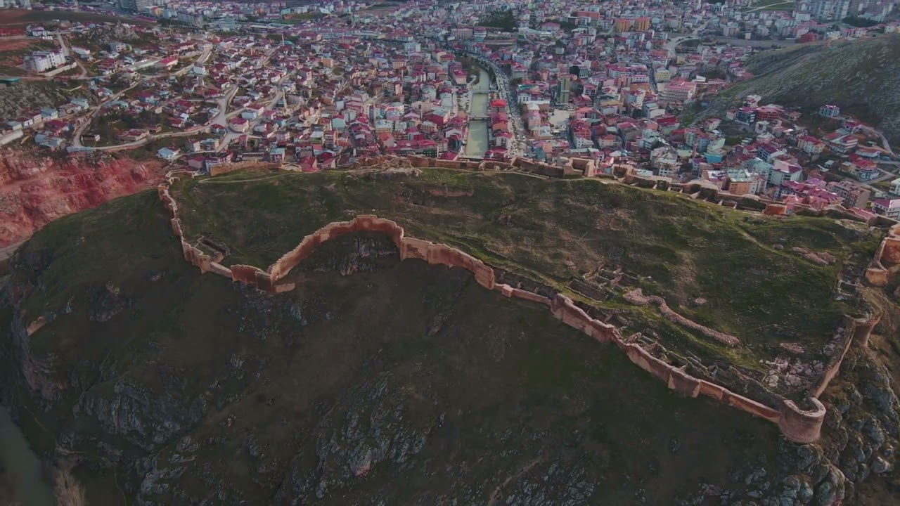 T&uuml;rkiye'ni En b&uuml;y&uuml;k 3. Kalesi Bayburt kalesi Huzurlarınızda.
