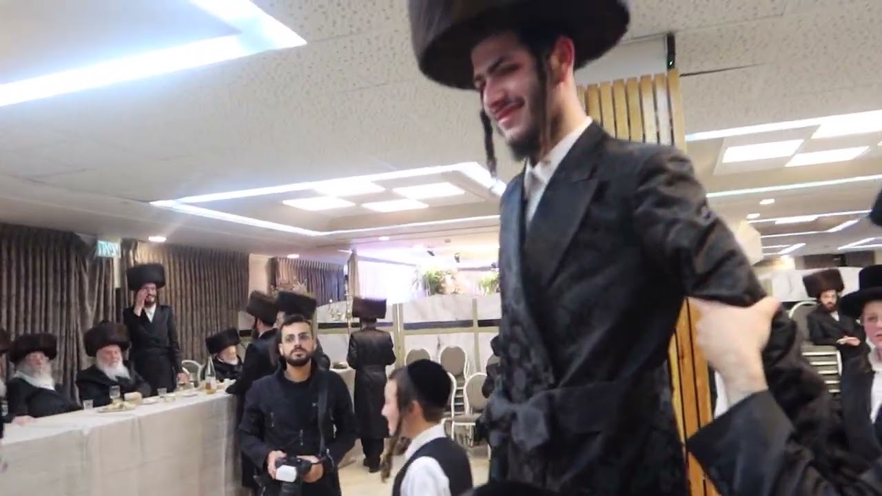 סוחף ומרגש: ניגון לעלוב בשמחת נישואי נכדי האדמו