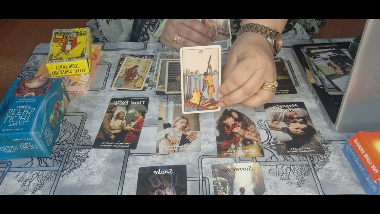 WHO SECRETLY LOVES YOU ❤️ KAUN HAE JO AP KO KHUFIA CHAHTA HAE❤️😎 Timeless,Collective,urdu,tarot read
