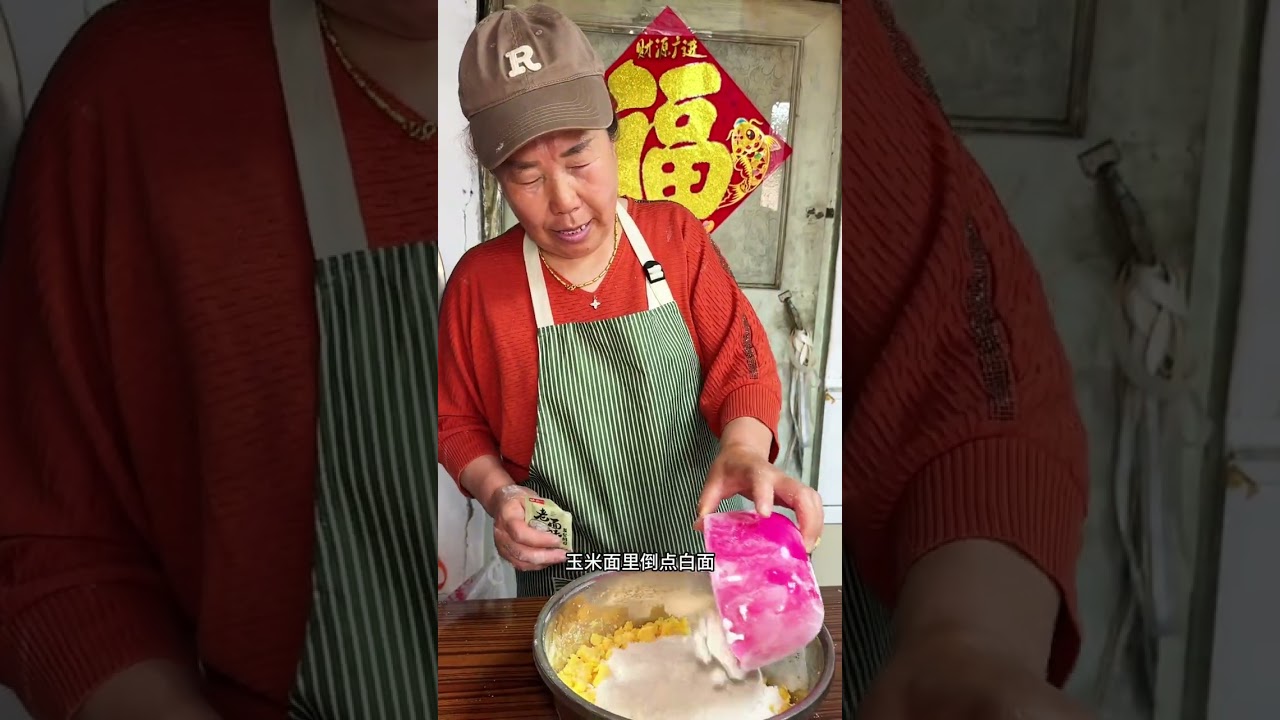 看看俺老婆婆做的排骨炖土豆干 贴大饼子有豆沙馅的太好吃啦！#记录我的农村生活 #铁锅炖