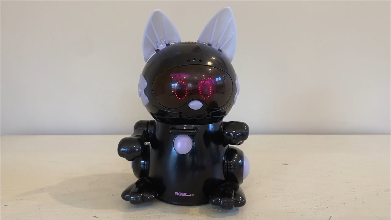 Tiger Electronics 2000 Robo-Chi Pets - Meow Chi - Black & White