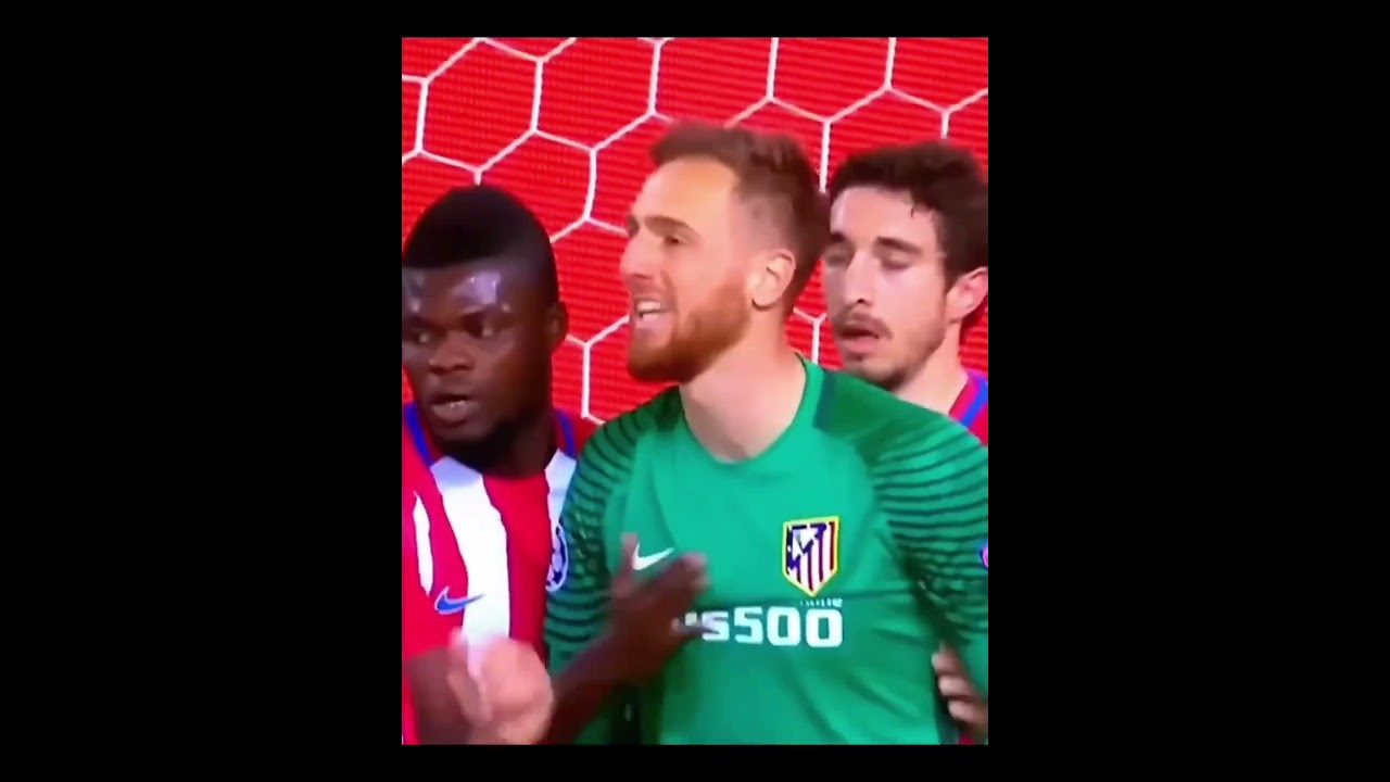 The extreme saves of those super goalkeepers #high-energy famous scenes #football