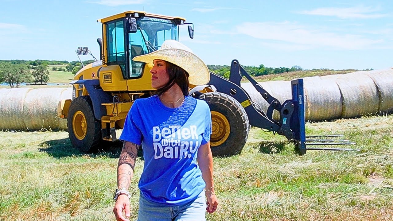 Breeding Cows & Hauling 400+ Bales of Hay