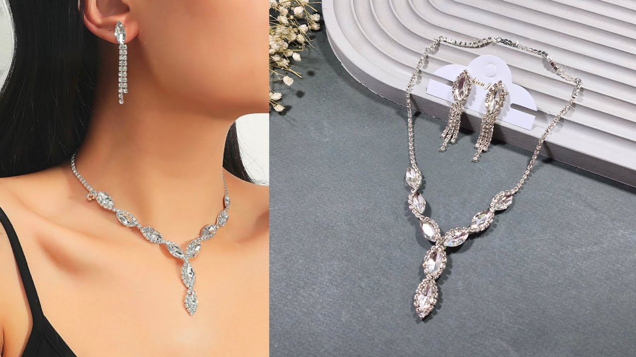 Delicate necklace and earrings / This beautiful set is just the one to make your style shine.