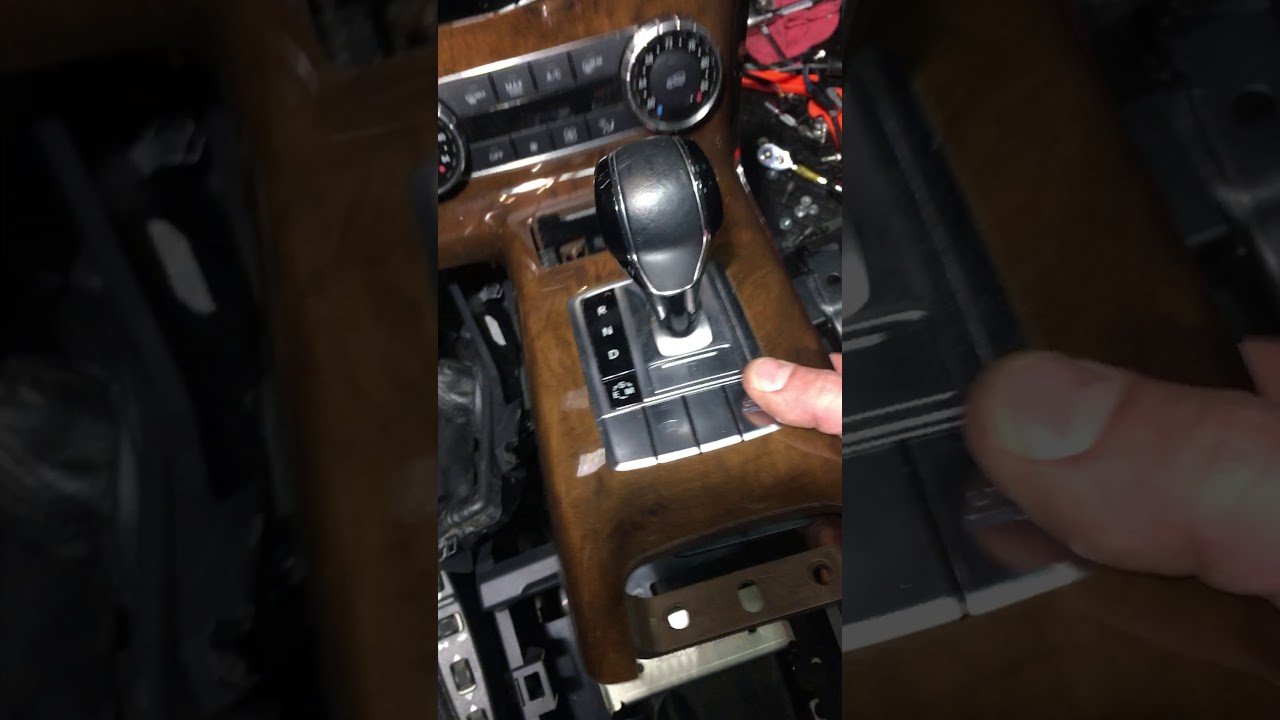 2014 Mercedes G550 w463 center console, radio, shifter, front SAM removal