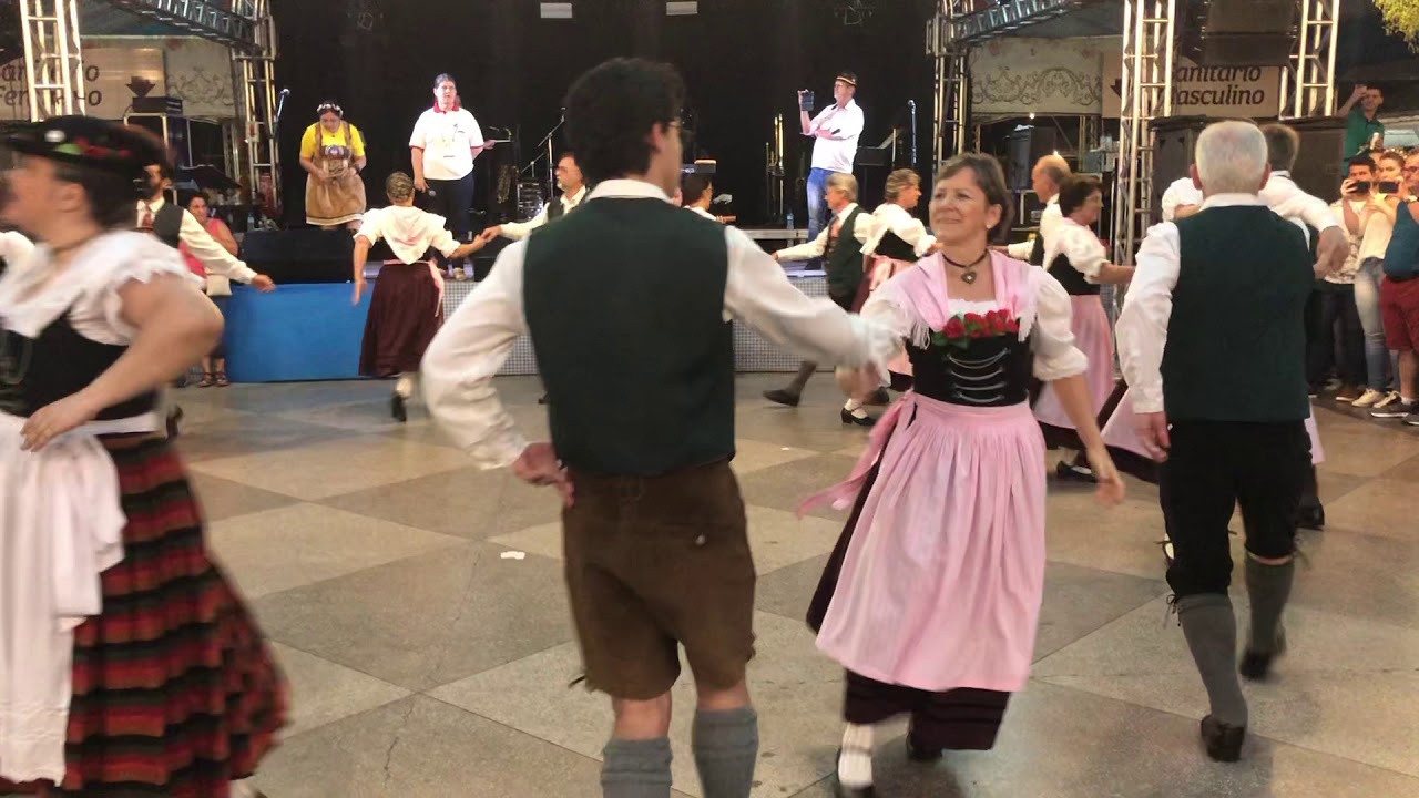 Centro Cultural Neue Heimat - Categoria Master: Walzer Für Mona