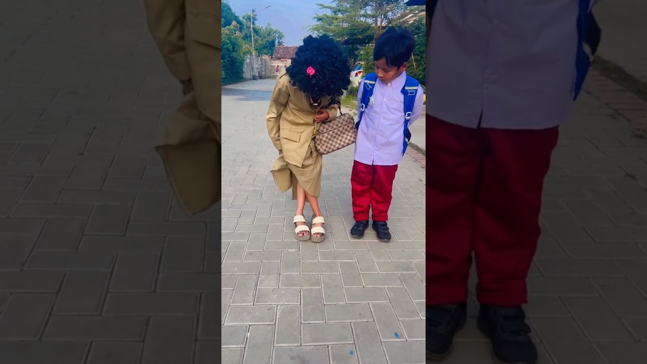 Sendal bu RT kebalik 🤣