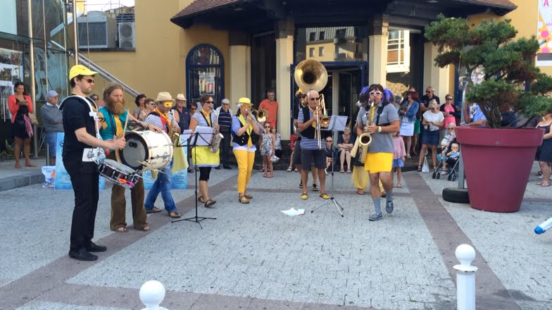 La fanfare l'Étoile cirée en concert