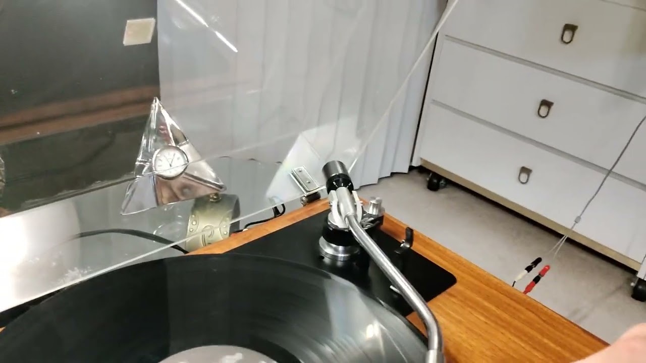 ADC Accutrac 4000 Turntable. Horiatis76.com