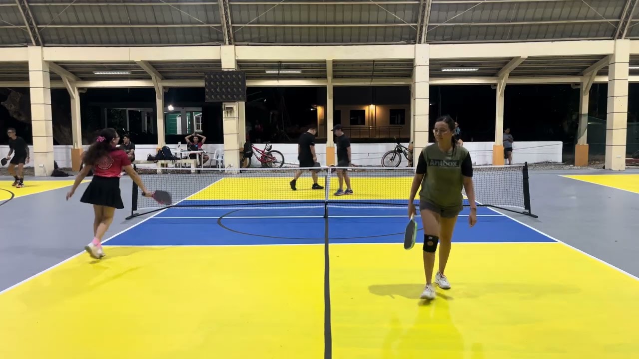 Frank/Momon vs Cindy/Thea
