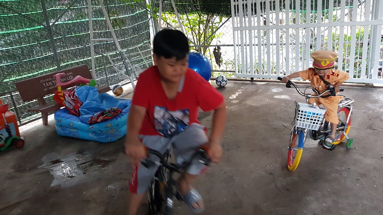 Trò Chơi Bé Làm Cảnh Sát Giao Thông Bắt Người Đua Xe (Anh Hai)