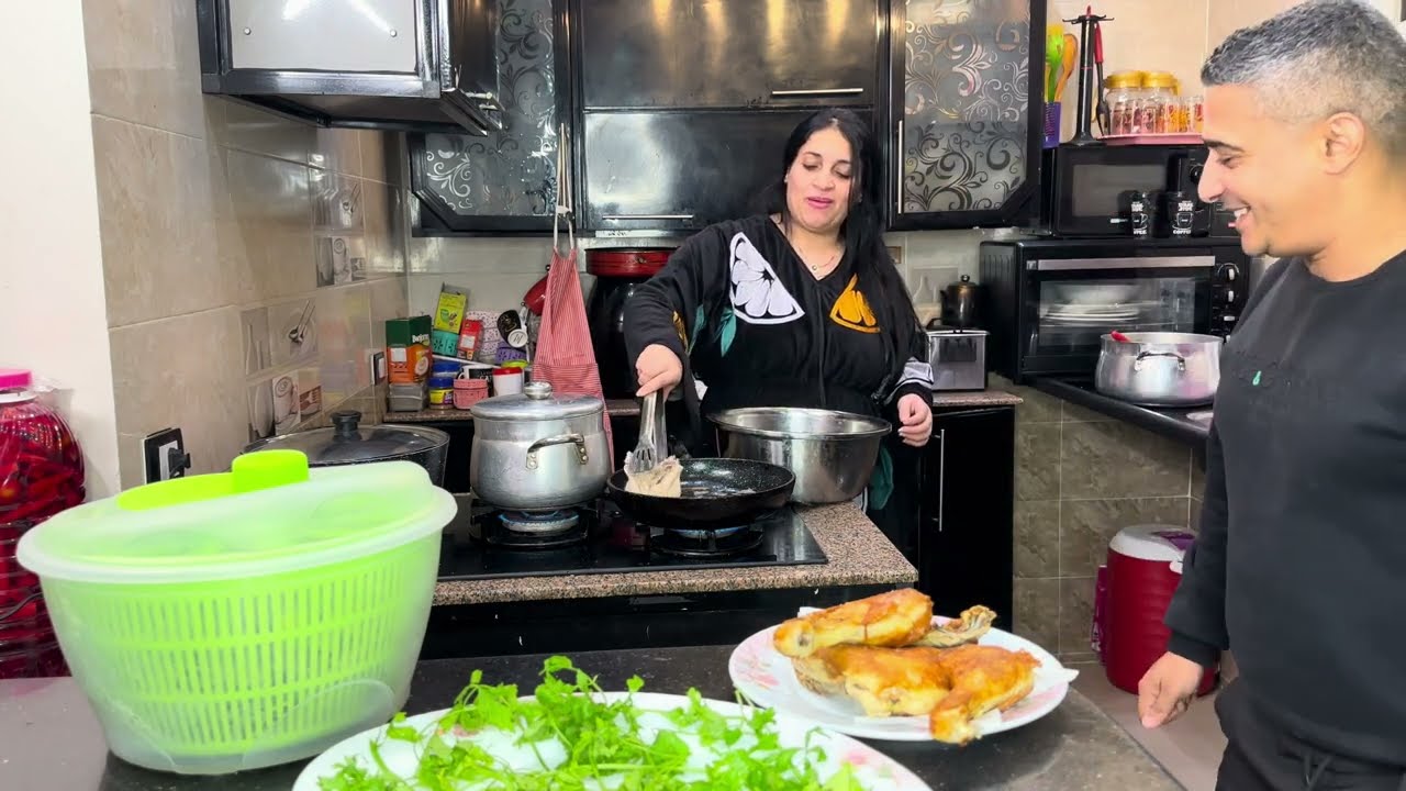في عز تعبي لازم اقوم عشان عيالي وعملهم المحمر والمشمر 🫣