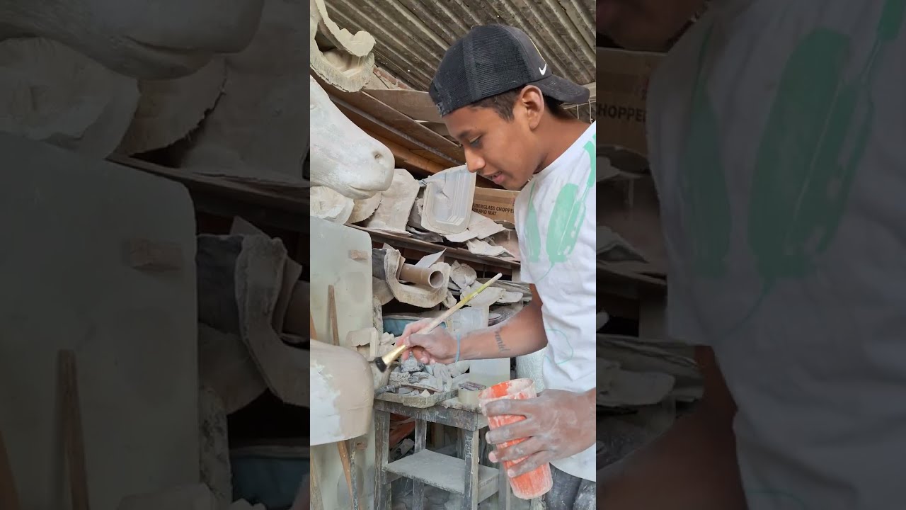 Taller de fibra de vidrio y resina.