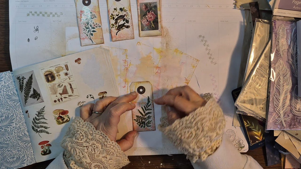 WATCH ME👀 Free flow decorating in my junk journal