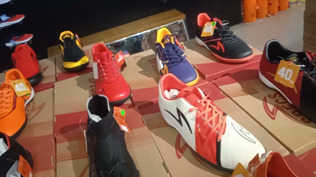 toko sepatu bola di samping  indosiar daan mogot