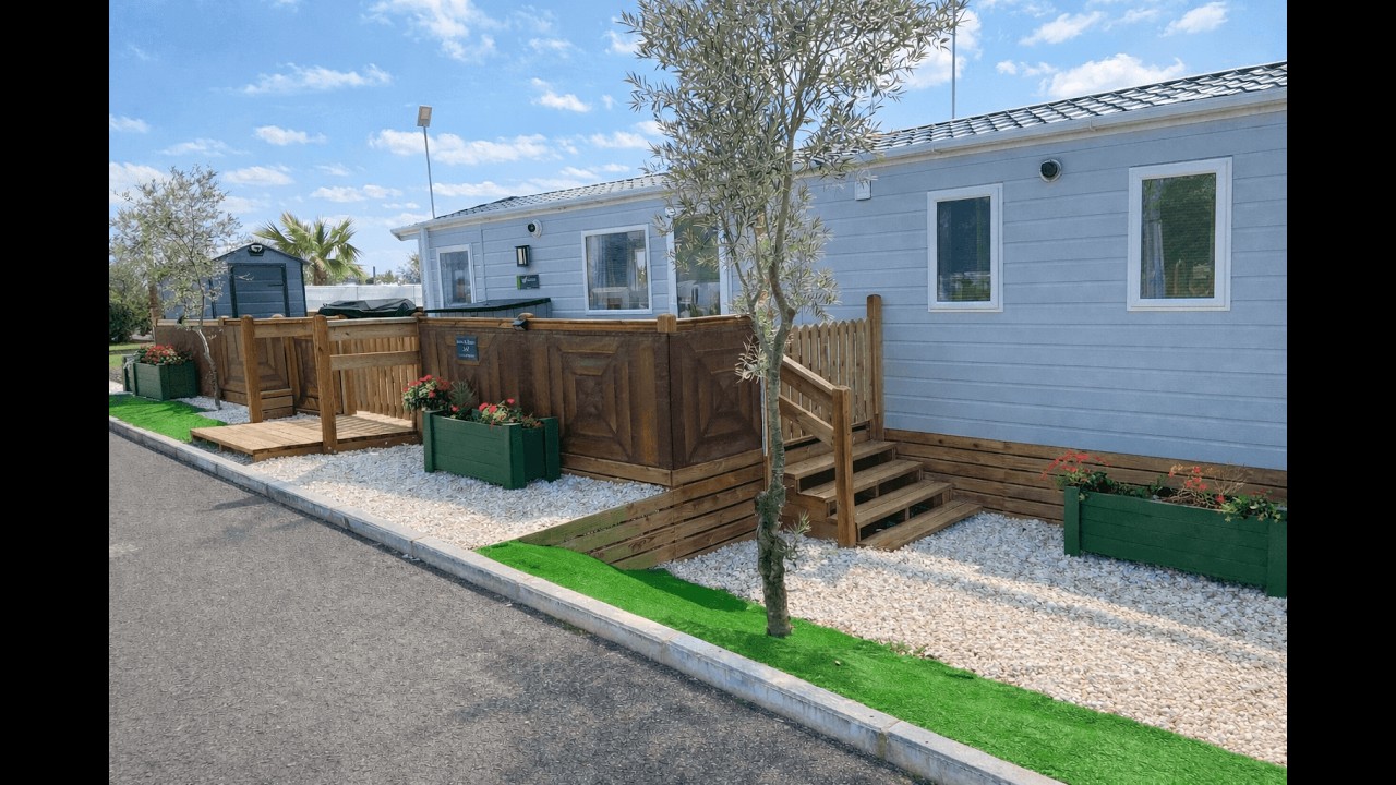 Мобильный дом Willerby Manor с 2 спальнями, расположенный на острове Сайдо, Манхэттен, Испания. C...