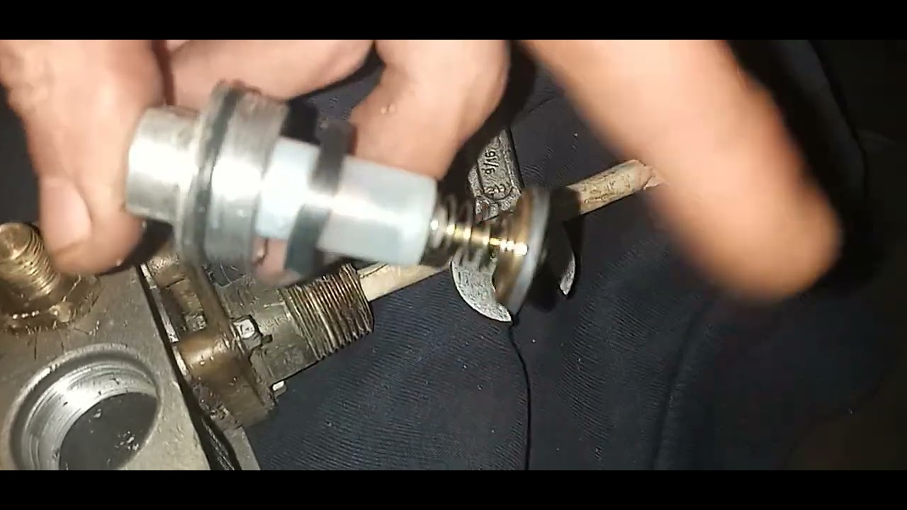 sacando unidad manegtica de un termostato de termotanque