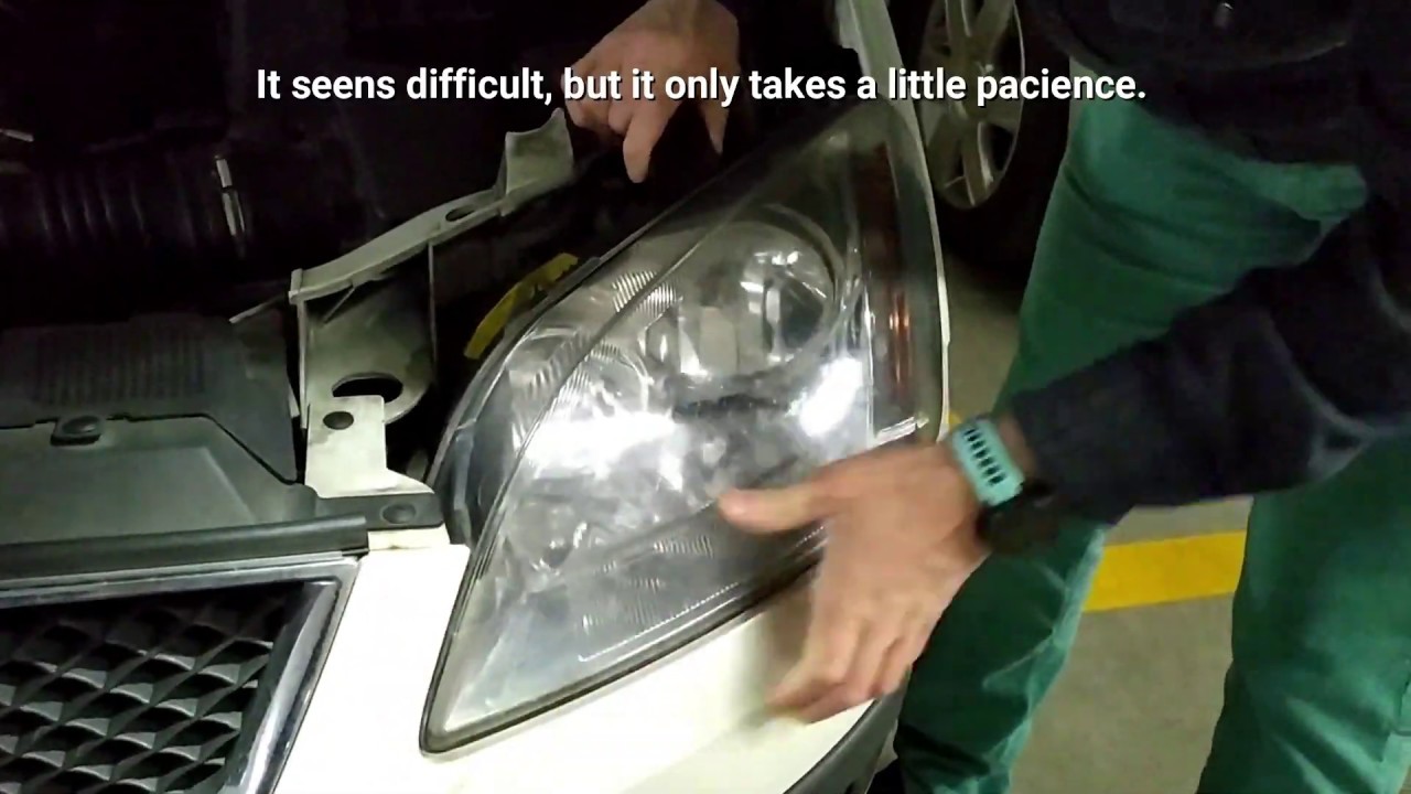 How to change the headlamp in a Focus c-max / C&oacute;mo cambiar bombilla del faro a Ford Focus c-max.
