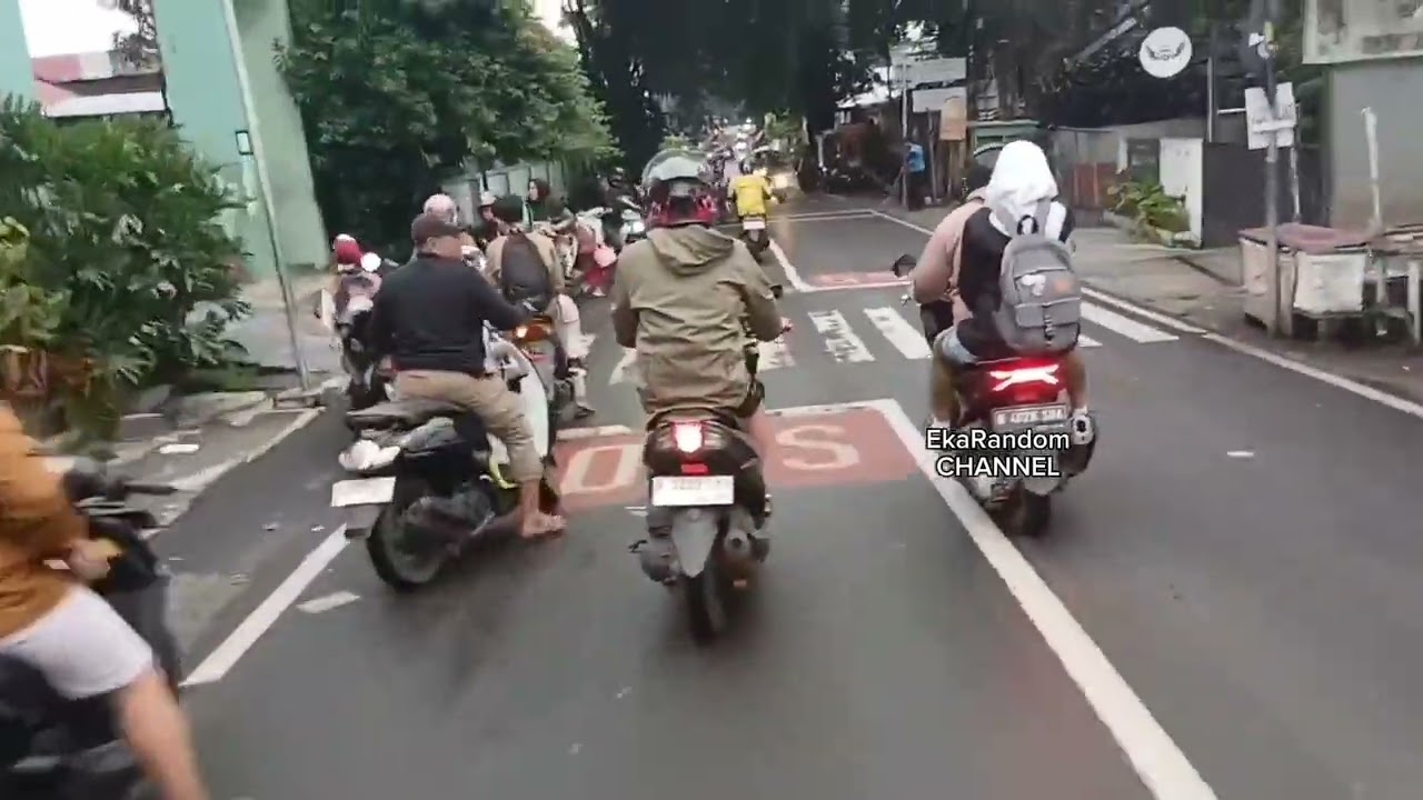 BAWA MOTOR JD GAK JELAS GARA¹KESIANGAN || Rock Jalanan menuju tempat kerja