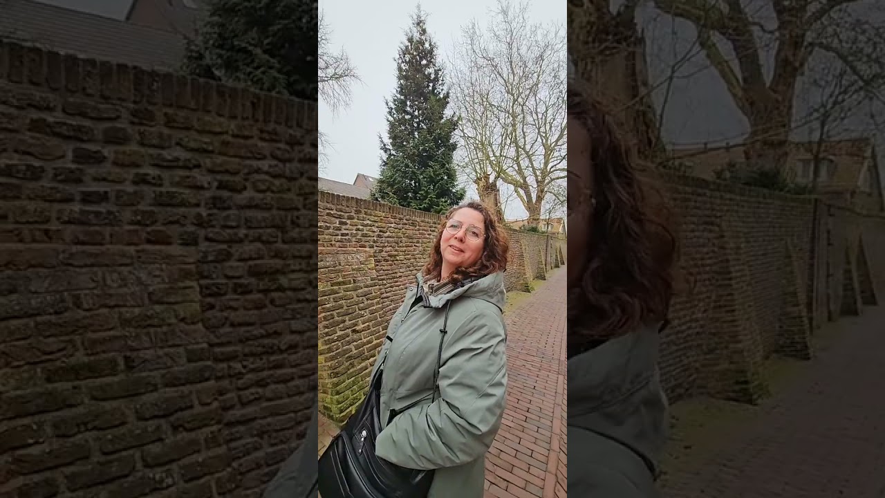 Rientje , Bestie ,Anous laten live wandelend het mooie Harderwijk zien.