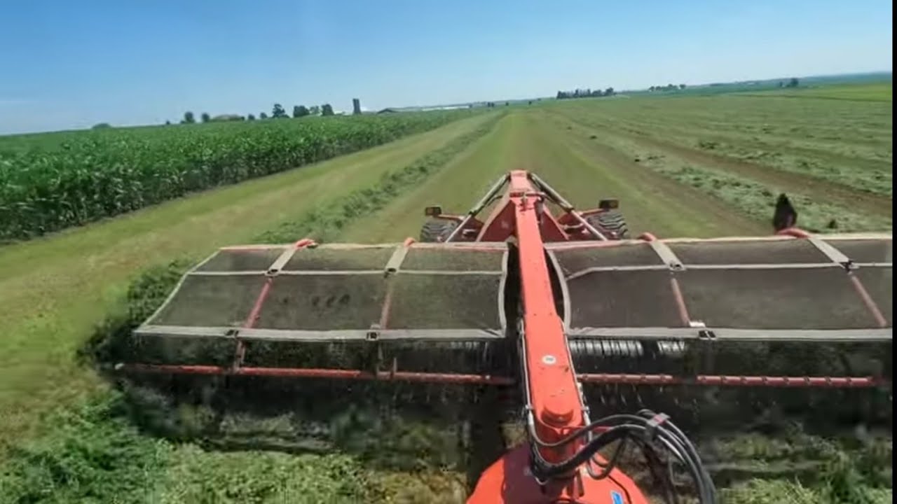 Merging 3rd crop hay with John Deere 7810 & Kuhn MM700