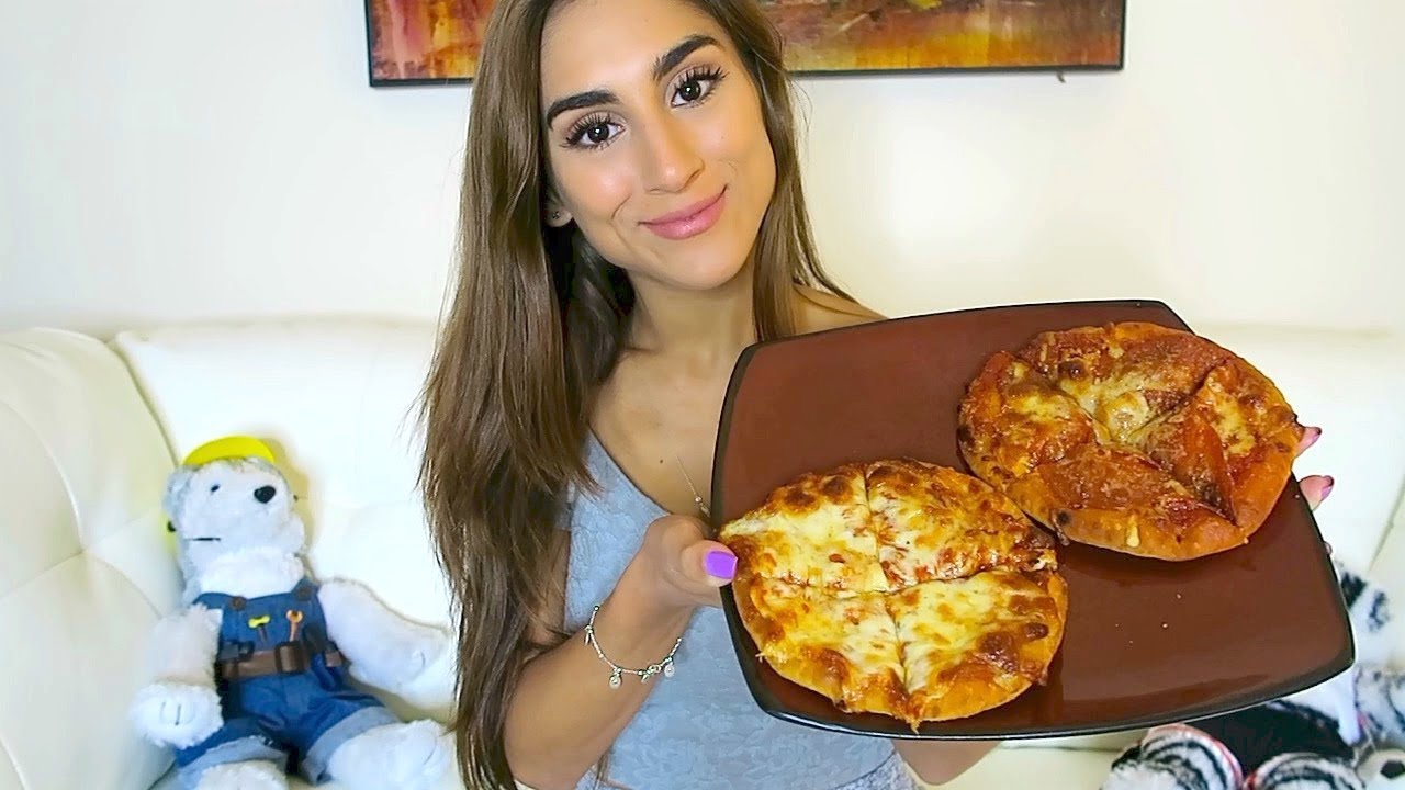 TRYING WALMART'S $3 PIZZA!!