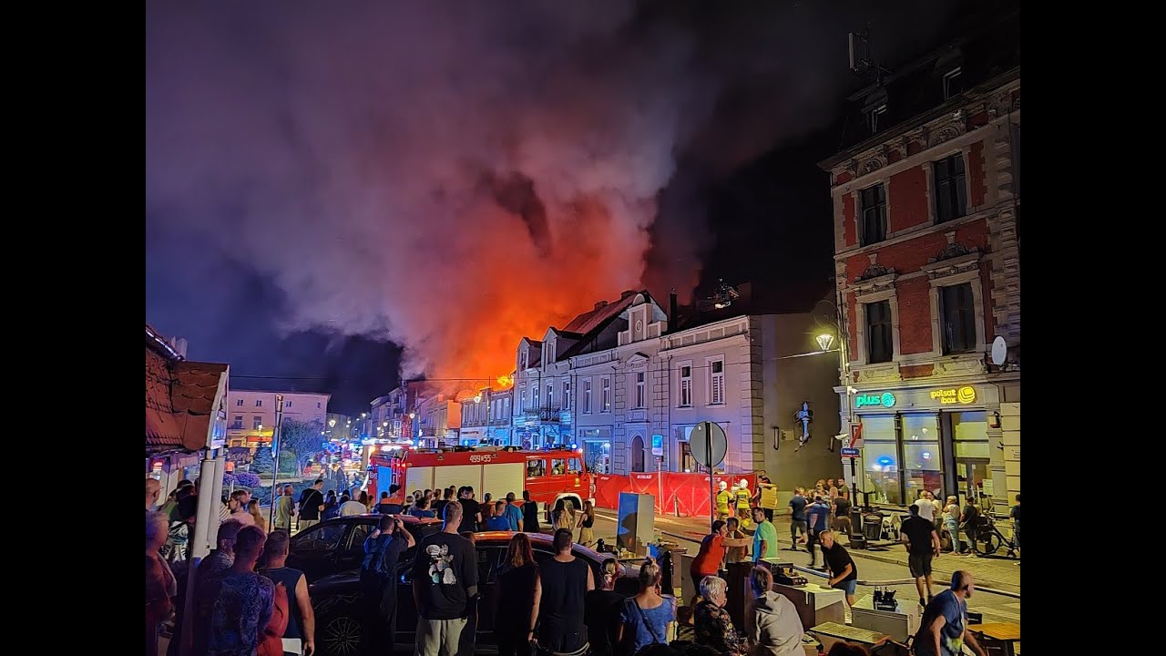 Nakło nad Notecią 25.08.2023 Pożar kamienicy na Rynku.