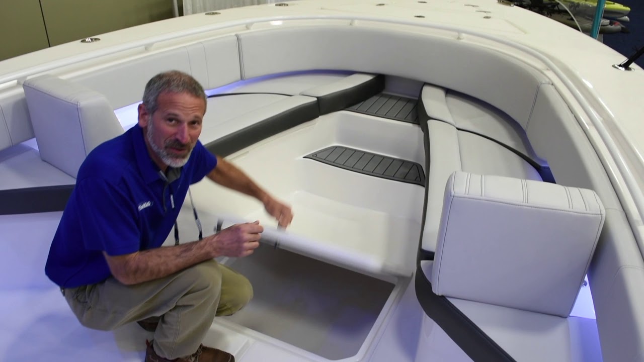 Fountain 34CC Center Console Fishing Boat