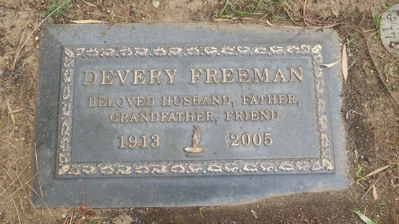 Devery Freeman Grave Mount Sinai Memorial Park Los Angeles California USA November 25, 2022