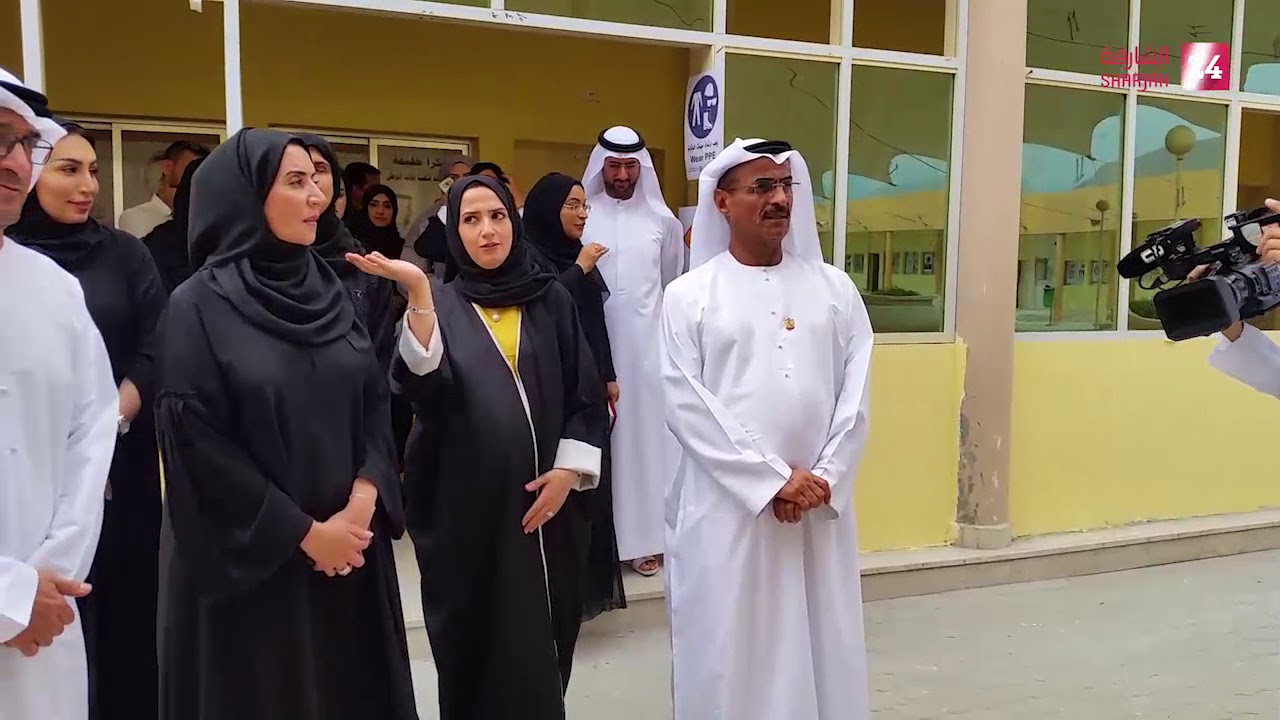 وزير تطوير البنية التحتية لدى تفقده مدرسة محمد بن حمد الشرقي بالفجيرة