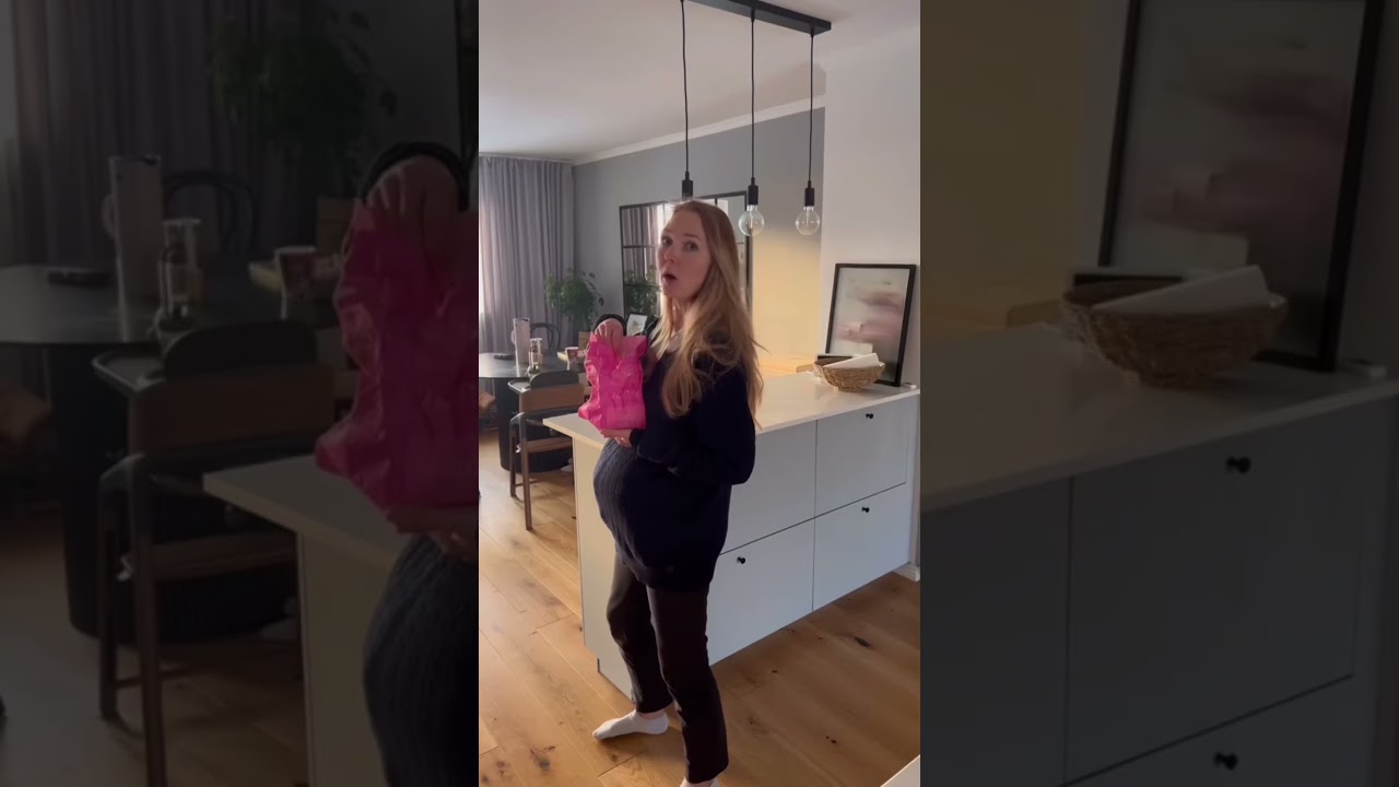 Vad har du f&aring;tt h&ouml;ra under din graviditet som du INTE uppskattade? 🙃🐋🤰#gravid #humor #mamma