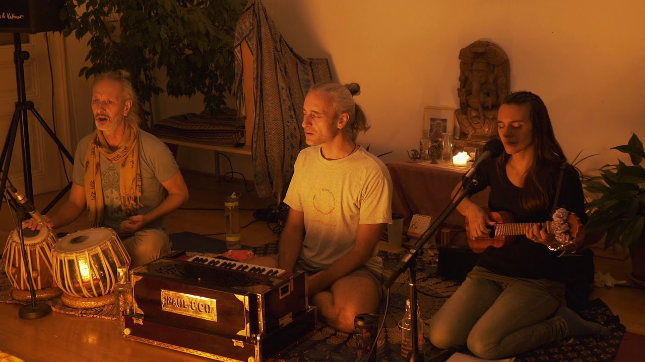 Renee Sunbird - Lokah Samastah (Live Kirtan Ganesha)