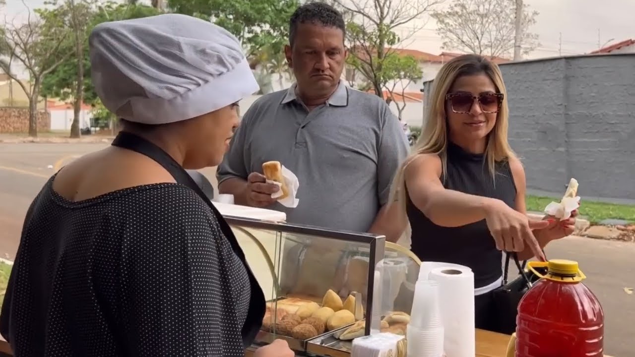 Dona de pastelaria rouba a receita de uma velha sem pensar que isso iria acontecer. (FILME COMPLETO)