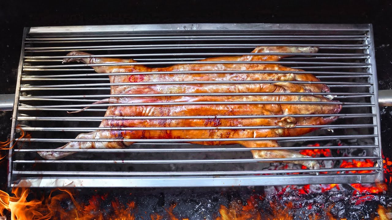 PEČENJE KAKVO JOŠ NISTE VIDJELI! Mliječni odojak na ražnju 4 kg