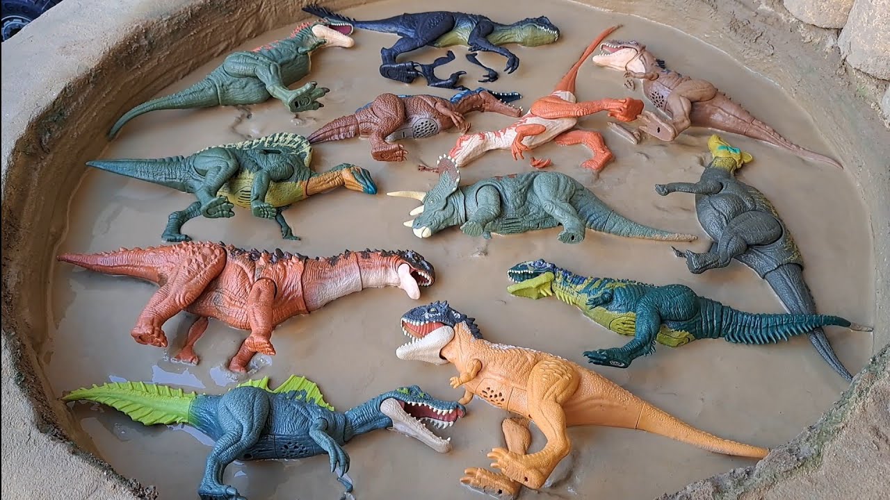 Dinossauros de Plástico Presos na Lama Triceratops Atrociraptor Scorpius Rex Edmontossauro