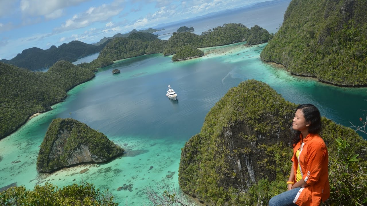 Wayag Island - Raja Ampat, Papua, Indonesia...Little Heaven Fell to The Earth!